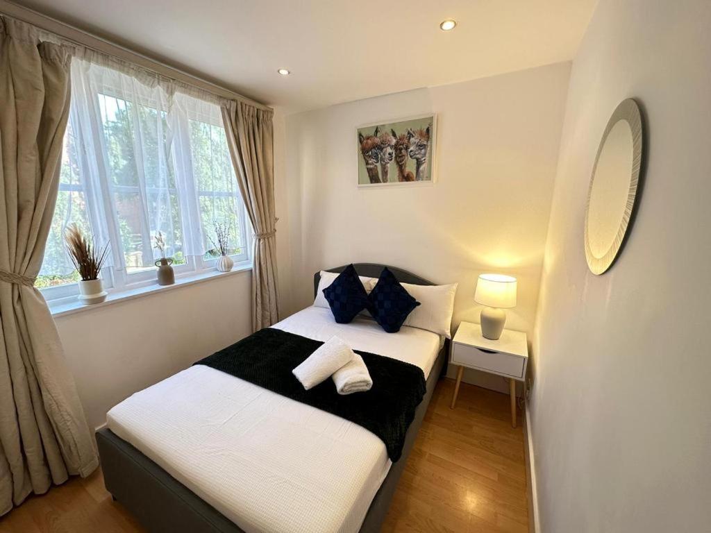 Goldhurst 3 Bedroom Flat *